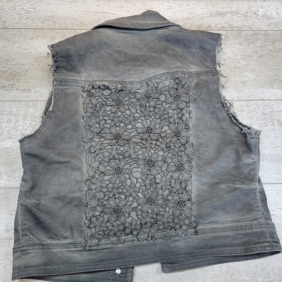White Crow Distressed Denim Vest Crochet Size Medium - Picture 4 of 5